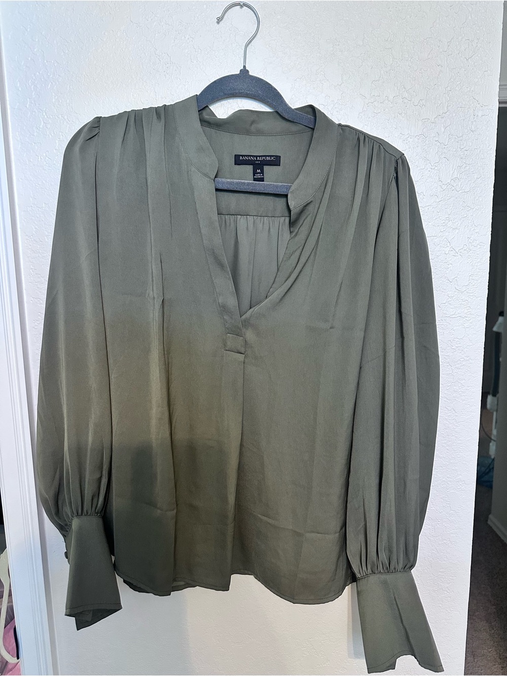 Banana Republic Olive Green Pleated V-Neck Balloon Sleeve Blouse